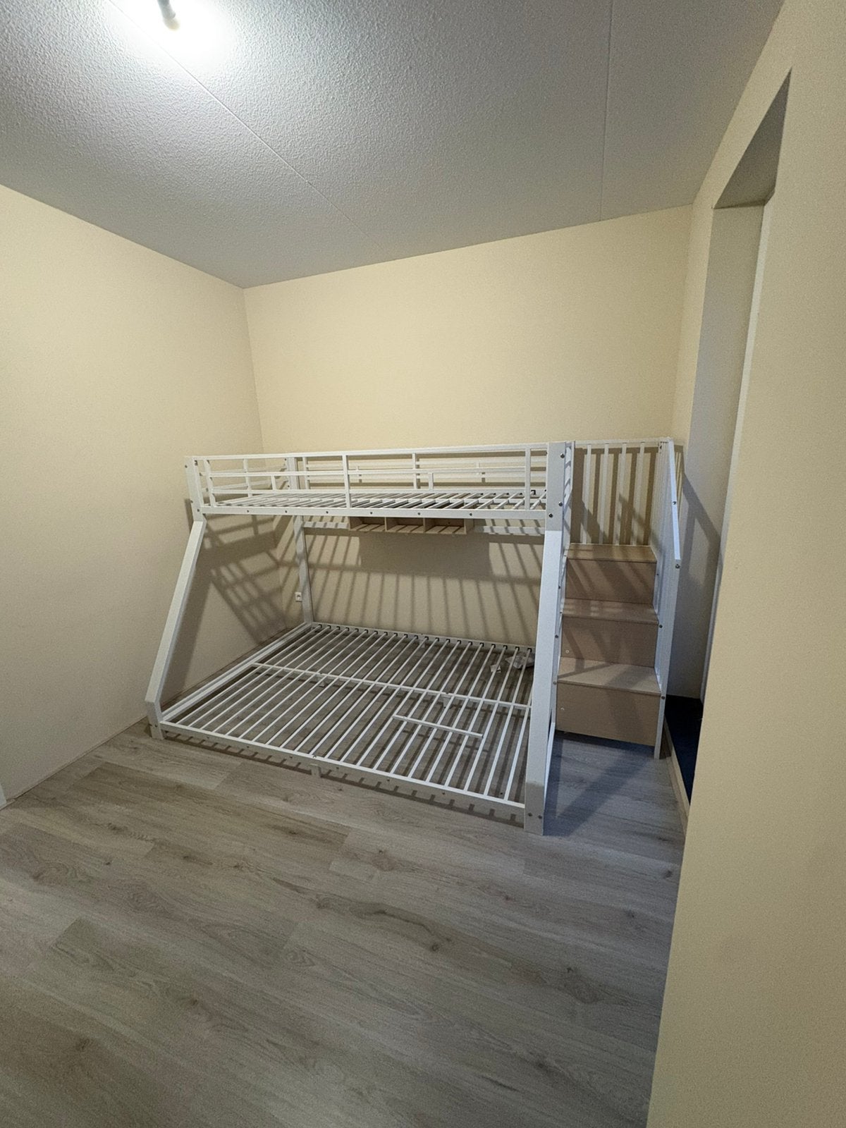3-persoons stapelbed 90x200 / 140x200 – wit metaal, Ophalen, 85 tot 100 cm, Zo goed als nieuw, Hoogslaper of Stapelbed
