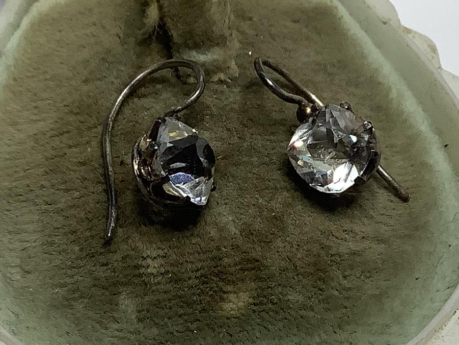 PRACHTIGE ZILVEREN OORHANGERS MET WITTE EDELSTENEN, Verzenden, Zilver, Oorbellen, Met edelsteen