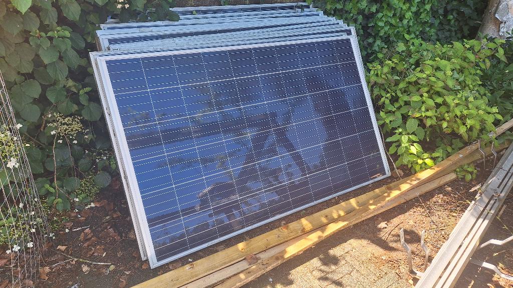 12x Sharp 270wp Zonnepanelen + omvormer en montagerails, Ophalen, Gebruikt, Compleet systeem, 200 wattpiek of meer