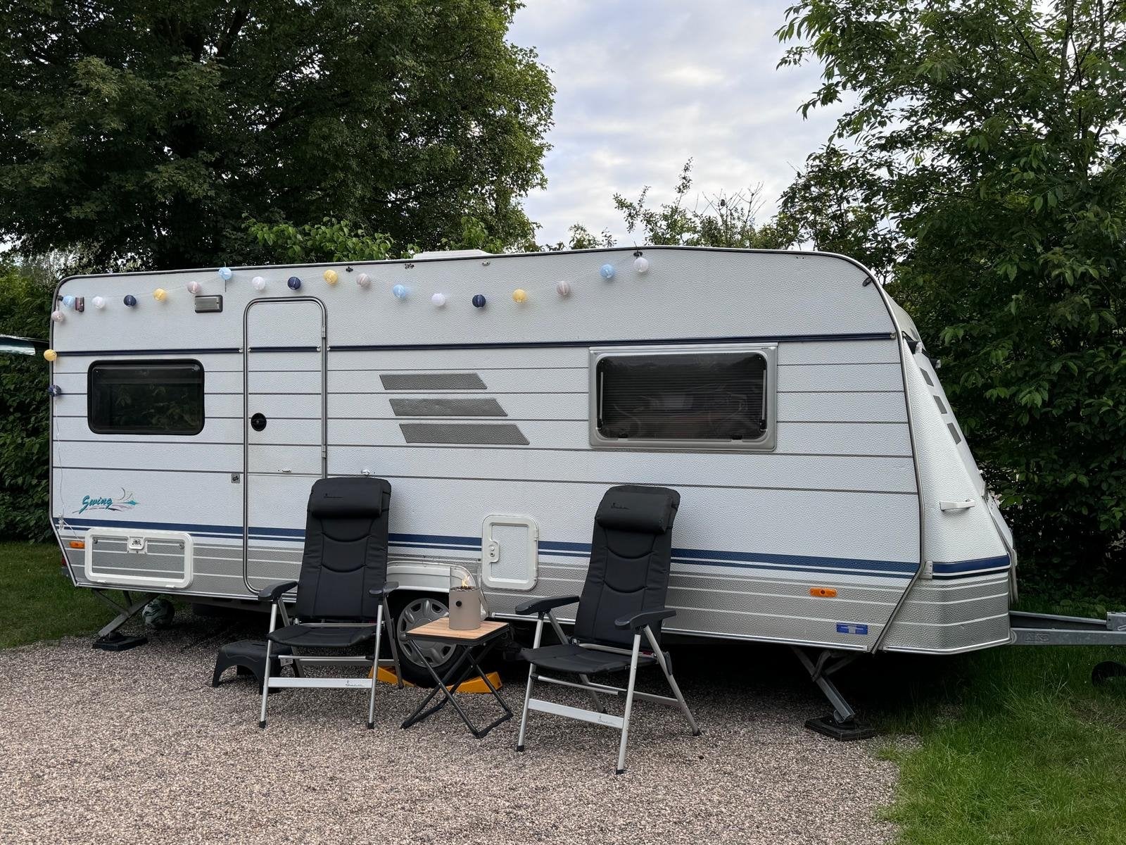 Unieke Eriba Hymer Swing 532 uit 1995 - incl. Airco en mover, Caravans en Kamperen, Caravans, Particulier, 6 tot 7 meter, Lengtebed