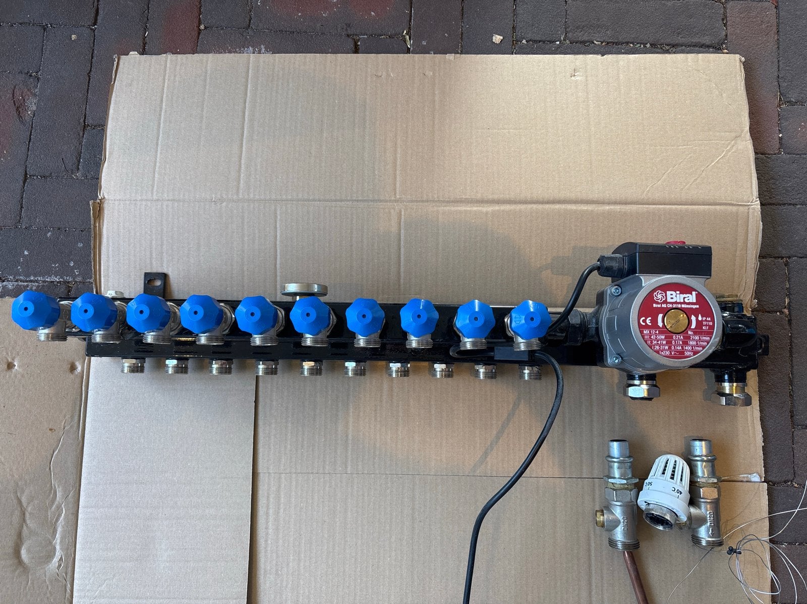 Vloerverwarmingsverdeler met pomp - Biral 10 groepen, Gebruikt, Minder dan 30 cm, Overige typen, Ophalen of Verzenden