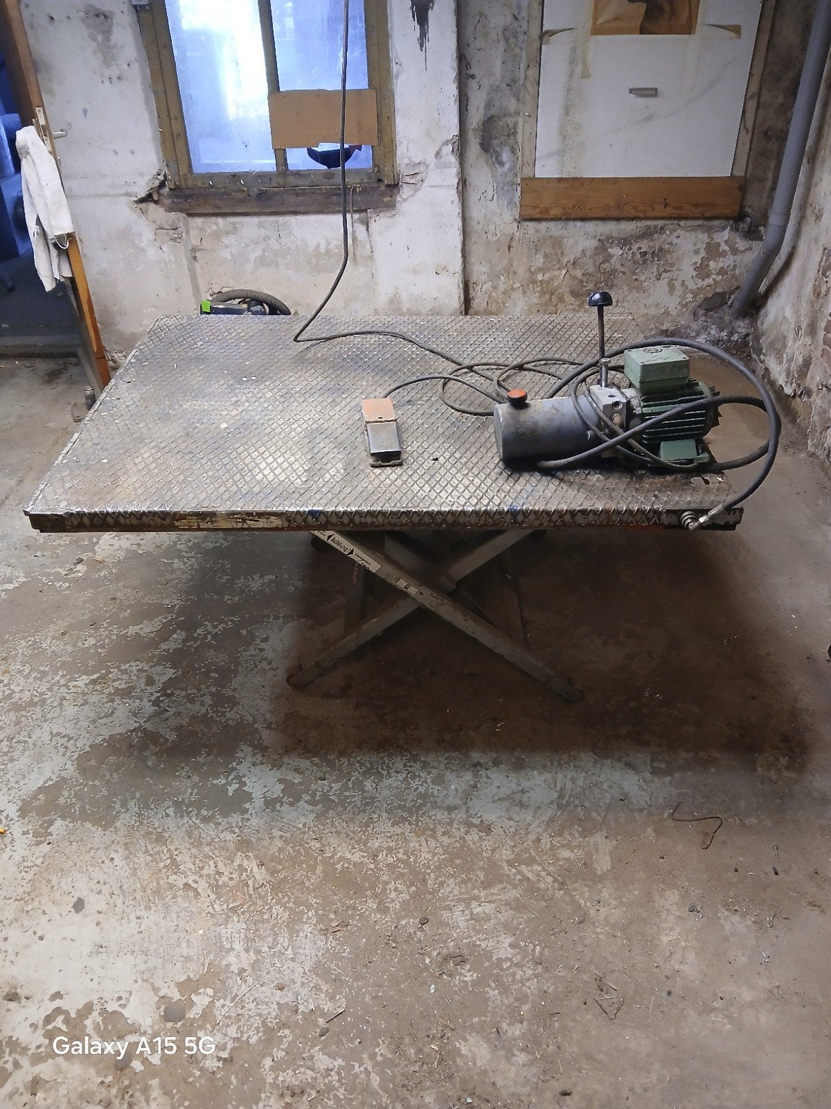Hydraulische schaarlift - 750 kg draagvermogen, Ophalen, Gebruikt
