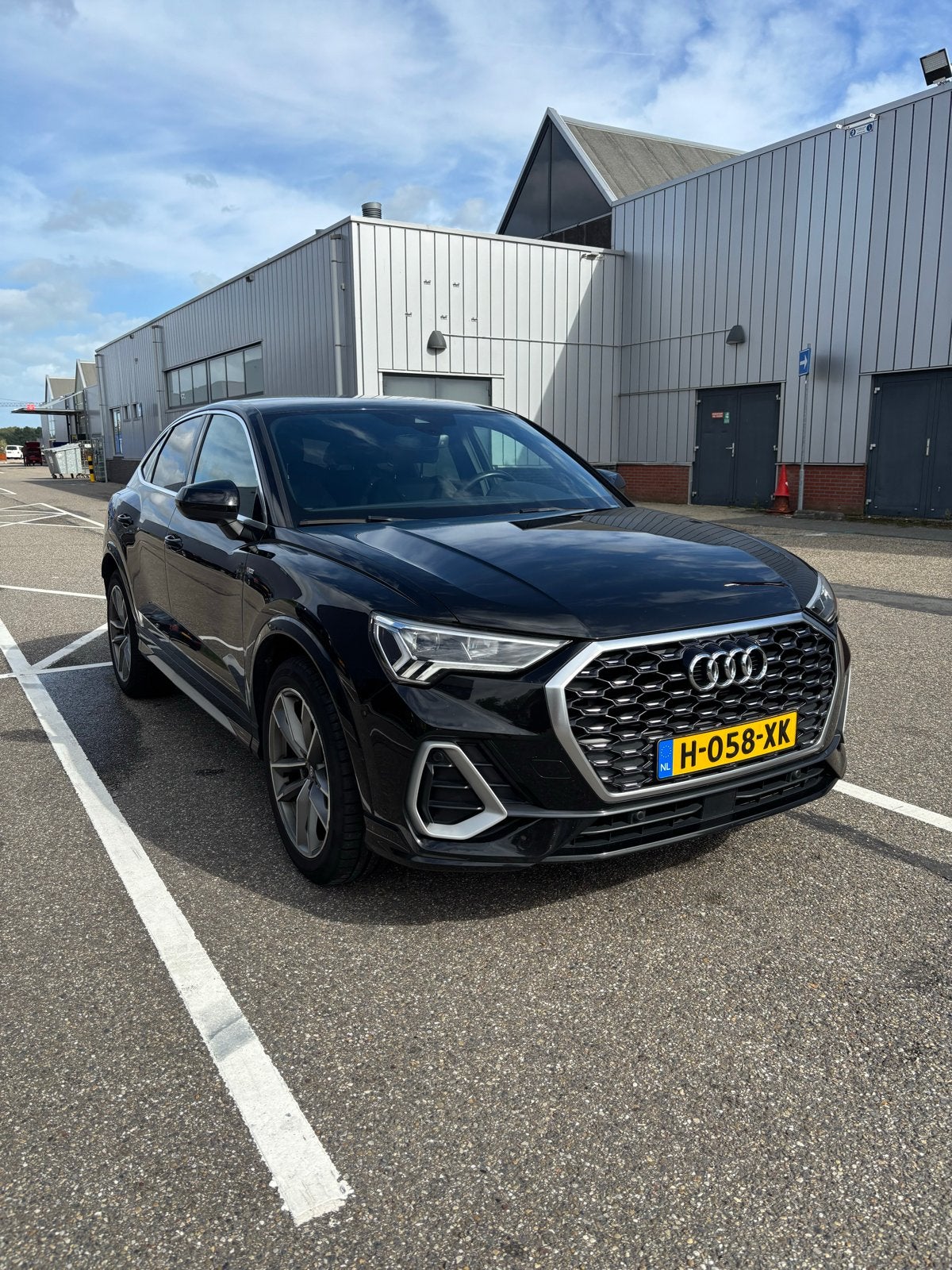 Audi Q3 Sportback 35 Tfsi Mhev S Tronic 2020 Zwart, Auto's, 4 cilinders, 1505 kg, Zwart, 84 €/maand