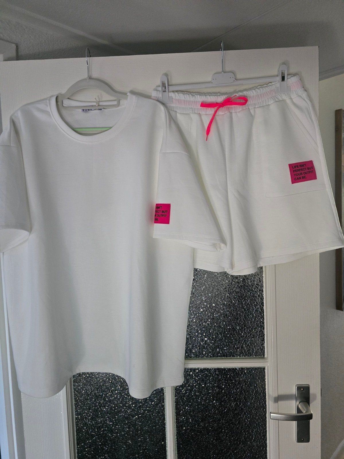 Nieuw 2delig set 40 42 44 46 wit fuchsia, Kleding | Dames, Huispakken, Ophalen of Verzenden, Nieuw, Wit