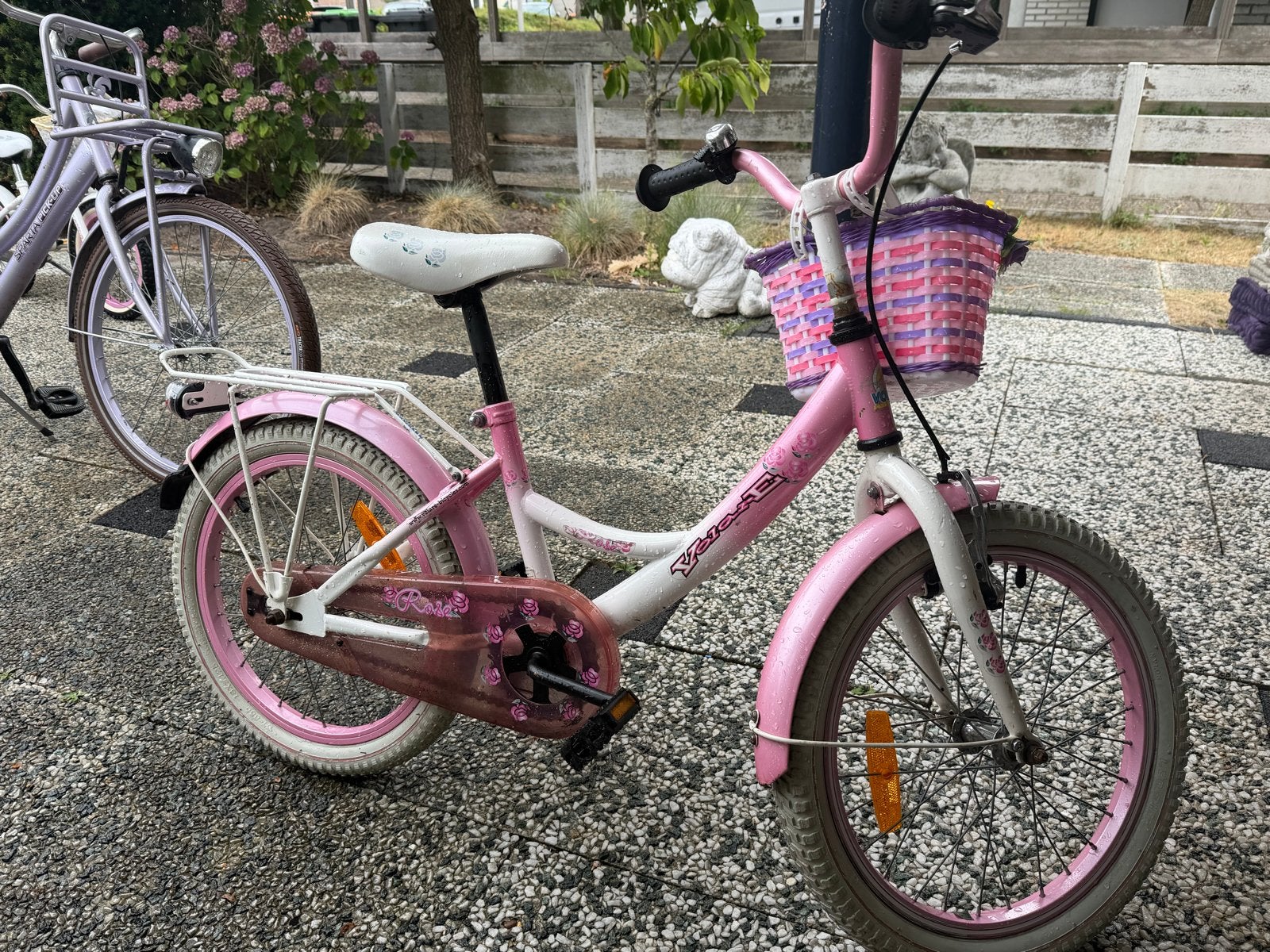 Volare kinderfiets wit/roze met bloemen en mandje, Fietsen en Brommers, Fietsen | Kinderfietsjes, Ophalen, Gebruikt, 16 tot 20 inch