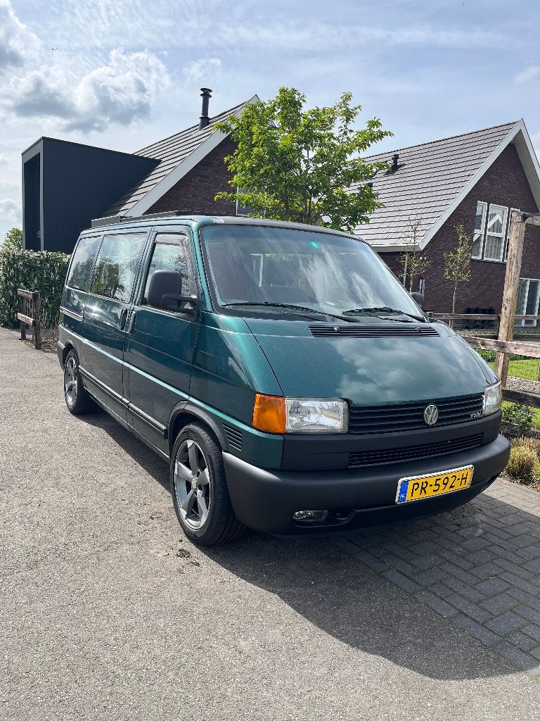 Nette en betrouwbare VW T4 1996 9 persoons camper, Caravans en Kamperen, Buscamper of Camperbus, Omvormer, Reservewiel, Volkswagen