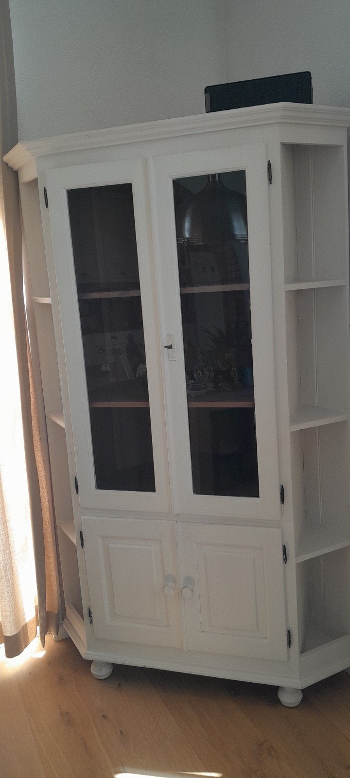 Hoekkast wit met glazen deuren en open vakken, Ophalen, 100 tot 150 cm, Glas, 150 tot 200 cm