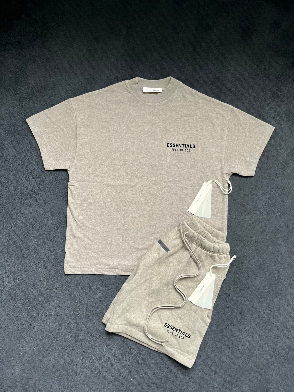 Fear of God Essentials T-shirt & Short Set - Taupe, Kleding | Heren, T-shirts, Verzenden, Nieuw, Maat 46 (S) of kleiner, Bruin