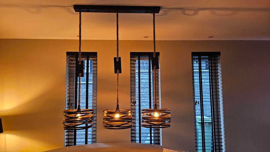 Hanglamp 3-lichts met touw en metalen kappen, Ophalen, Overige materialen, Zo goed als nieuw, 75 cm of meer