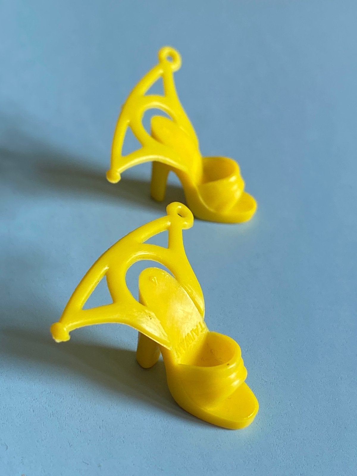 Vintage Barbie Superstar gele strap schoenen Mattel, Verzenden, Zo goed als nieuw, Accessoires
