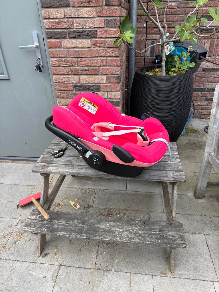 Maxi-Cosi Pebble autostoel - roze, Kinderen en Baby's, Speelgoed | Buiten | Accuvoertuigen, Gebruikt, Ophalen