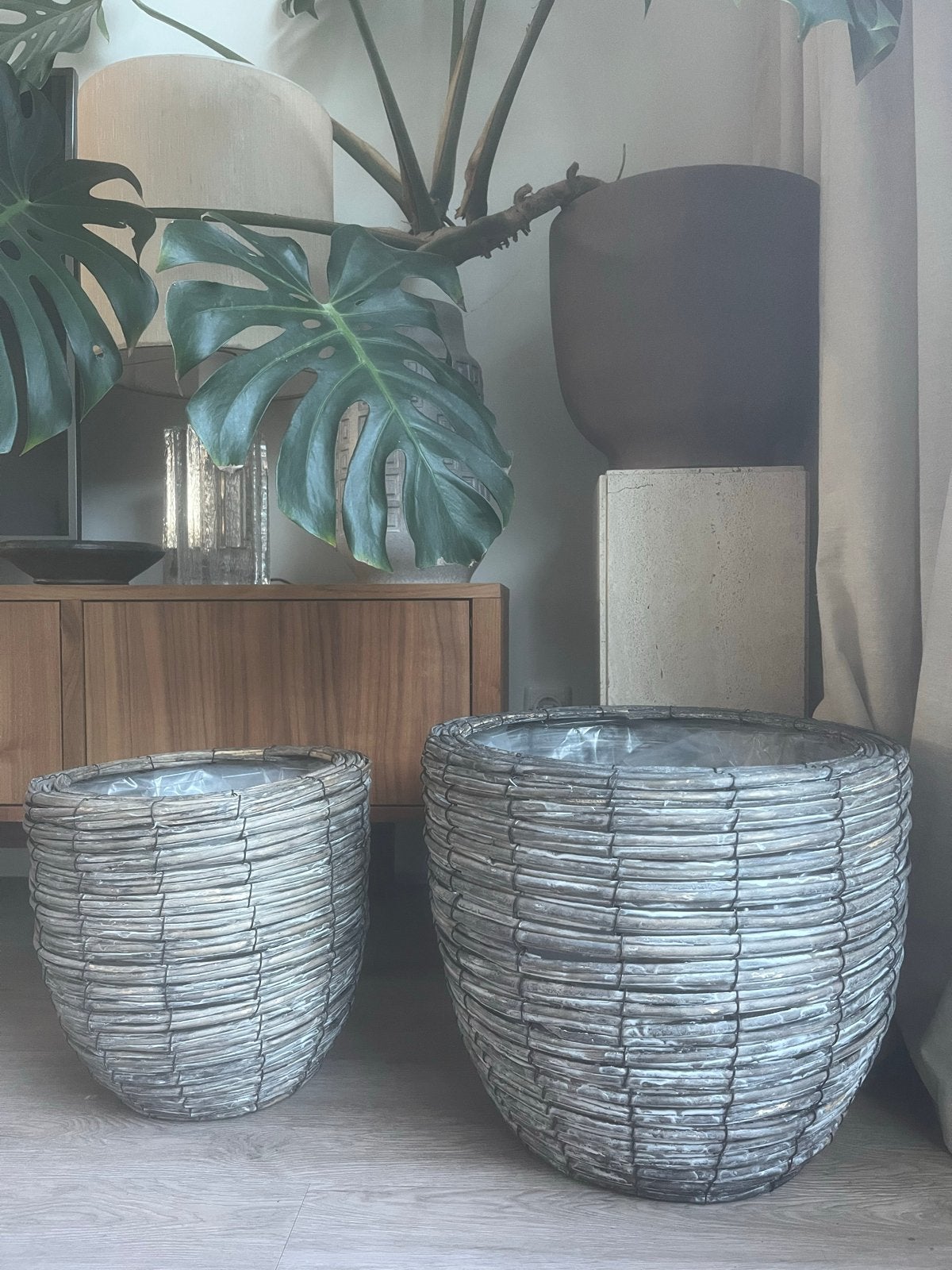 Set van 2 grote rotan plantenpotten met plastic binnenkant, Tuin en Terras, Bloempotten, Ophalen, Overige materialen, 40 cm of meer