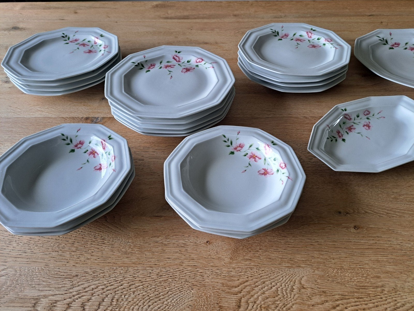 Uniek Frans servies Berry Haute Porcelaine met bloemenprint, Overige merken, Klassiek, Ophalen of Verzenden, Zo goed als nieuw