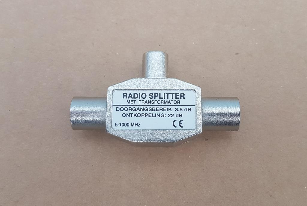 Coax Radio splitter - metaal, Audio, Tv en Foto, Audiokabels en Televisiekabels, Ophalen of Verzenden, Nieuw, Minder dan 2 meter