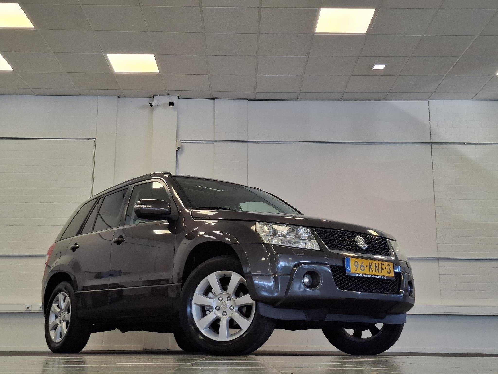 Suzuki Grand Vitara 2.4i High Executive Trekhaak Schuif/Open, Verwarmde buitenspiegels, Gebruikt, 4 cilinders, 1850 kg