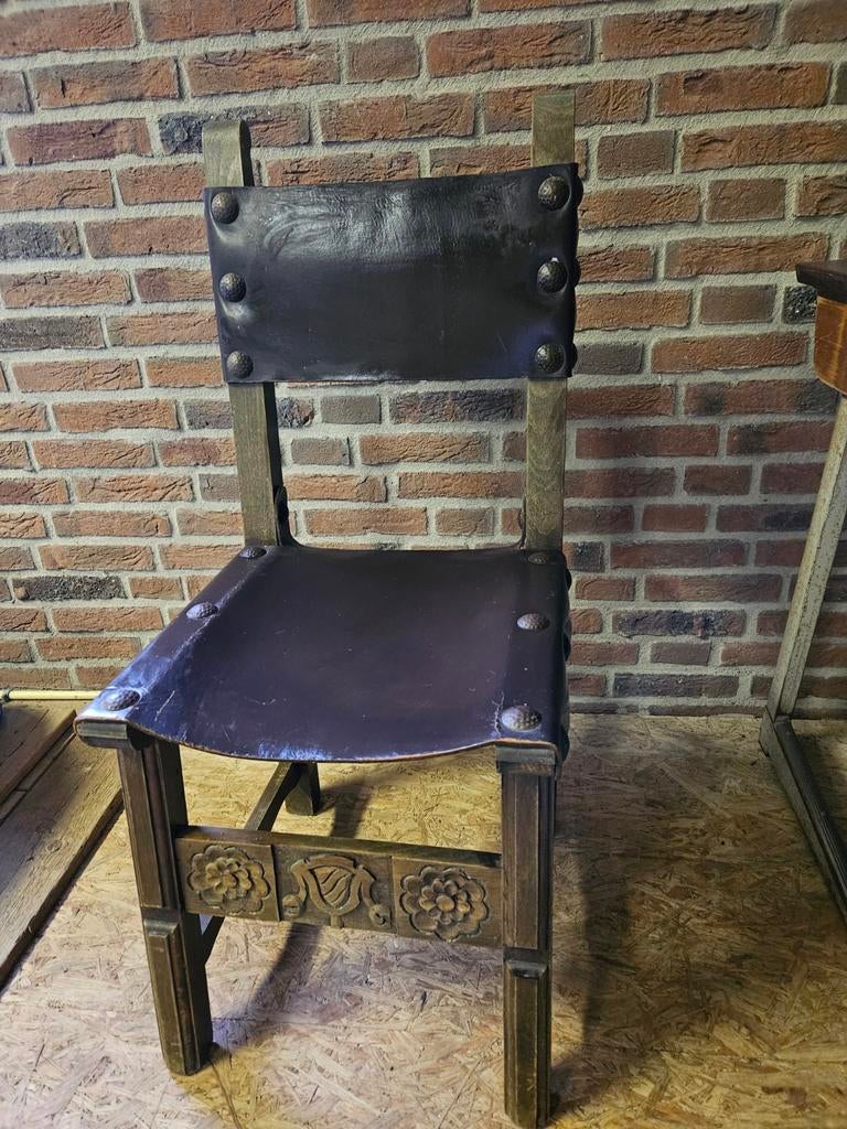 Antieke houten stoel met leren zitting en rugleuning, Antiek en Kunst, Antiek | Meubels | Stoelen en Banken, Ophalen of Verzenden