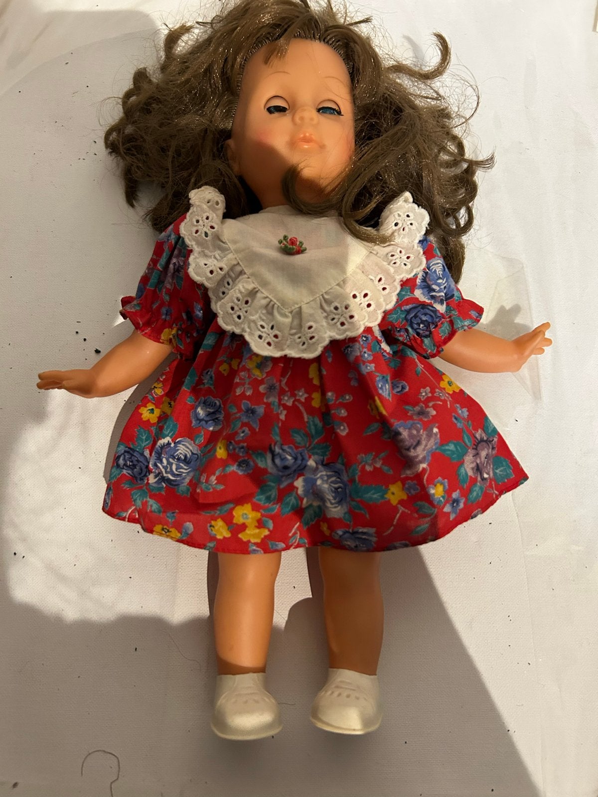 Vintage pop met rood bloemenjurkje en slaapogen, Ophalen of Verzenden, Gebruikt, Overige typen