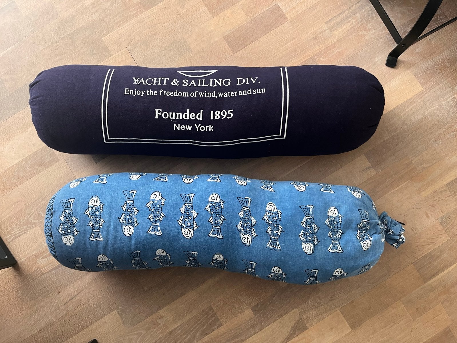 2 Rolkussens met vulling - Blauw en Donkerblauw, Ophalen, Overige merken, Gebruikt, Blauw