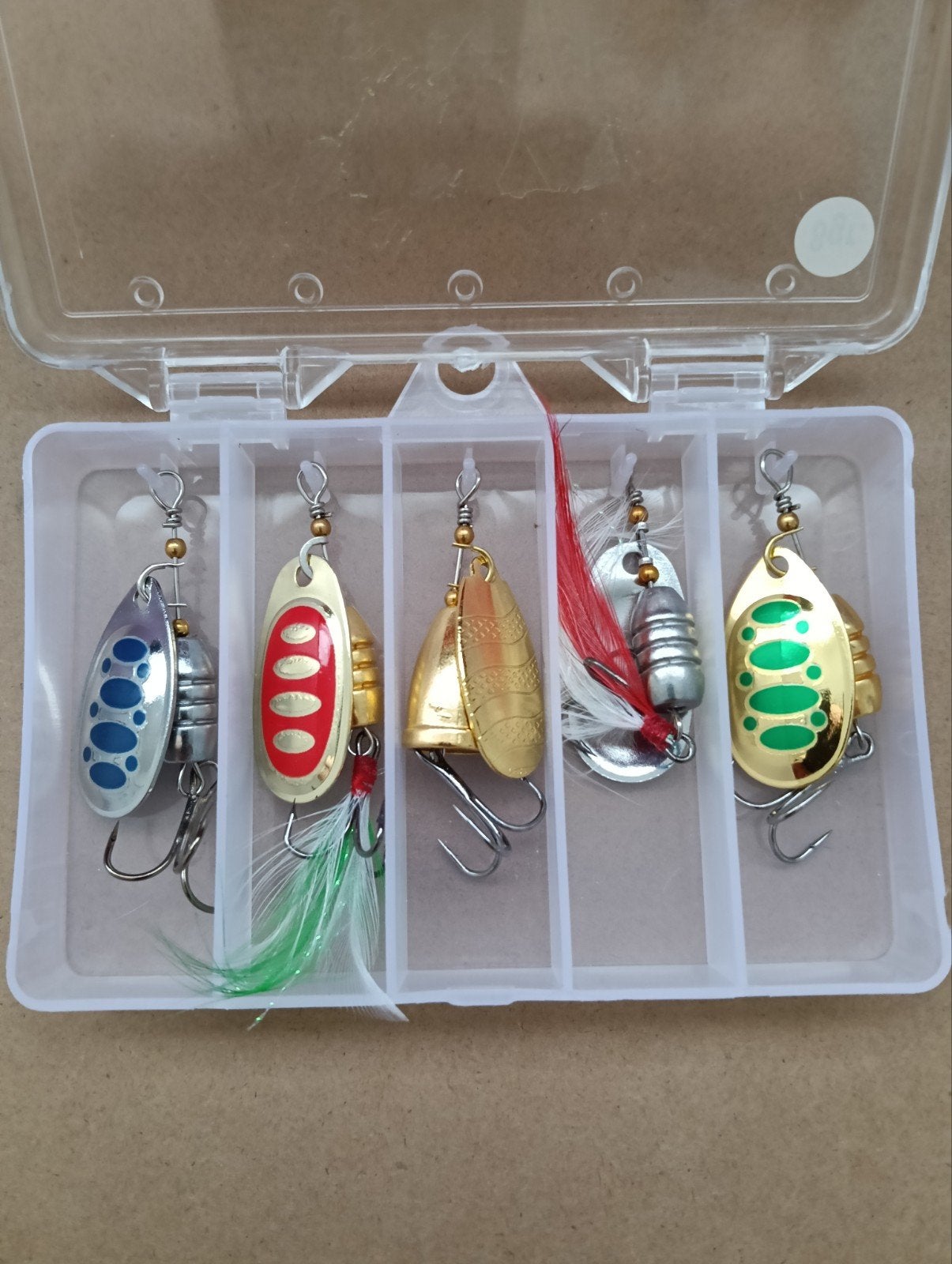 5 Spinners 8g diverse kleuren met/zonder veren + opbergbox, Ophalen of Verzenden, Nieuw, Overige typen