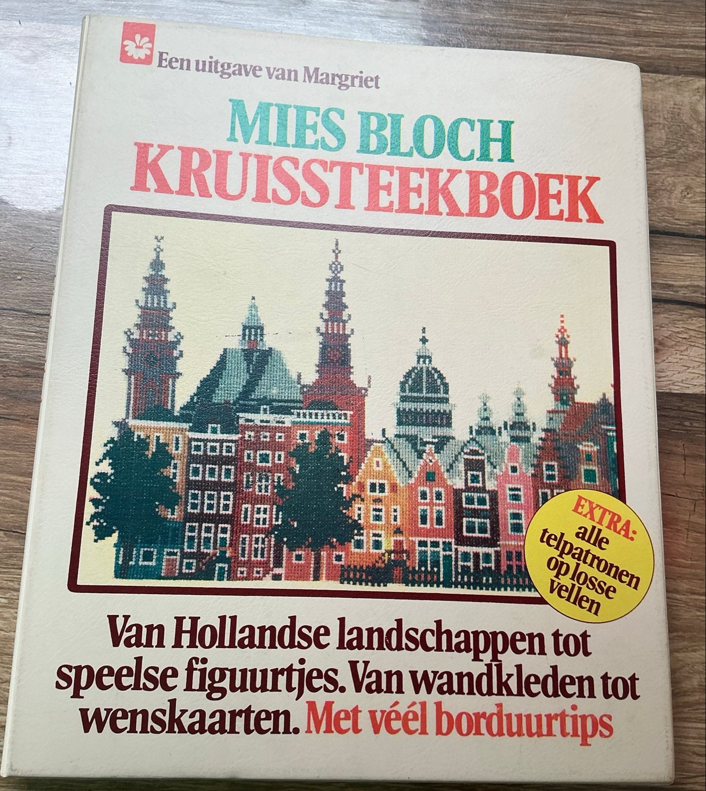 Mies Bloch Kruissteekboek - Borduurpatronen, Ophalen of Verzenden, Zo goed als nieuw, Borduren en Naaien