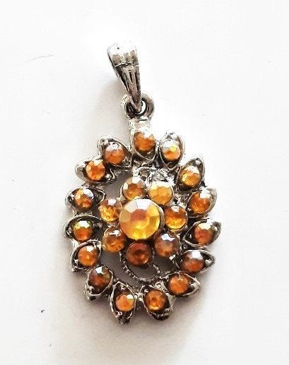Nieuwe bloem hanger met Oranje Strass-kristallen (6917-721), Overige materialen, Nieuw, Oranje, Ophalen of Verzenden