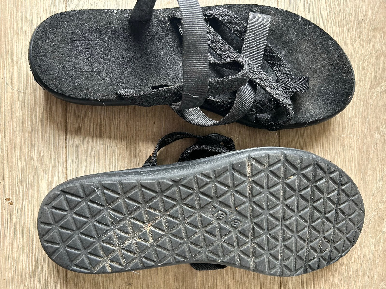 Zeer nette Teva slippers maat 39, Kleding | Dames, Ophalen, Zo goed als nieuw, Zwart, Slippers