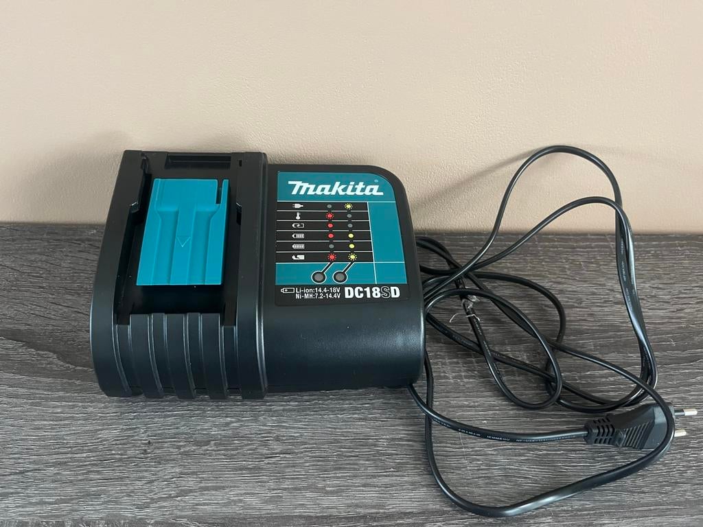 Makita DC18SD Oplader voor Li-ion/Ni-MH accu's, Ophalen of Verzenden, Zo goed als nieuw