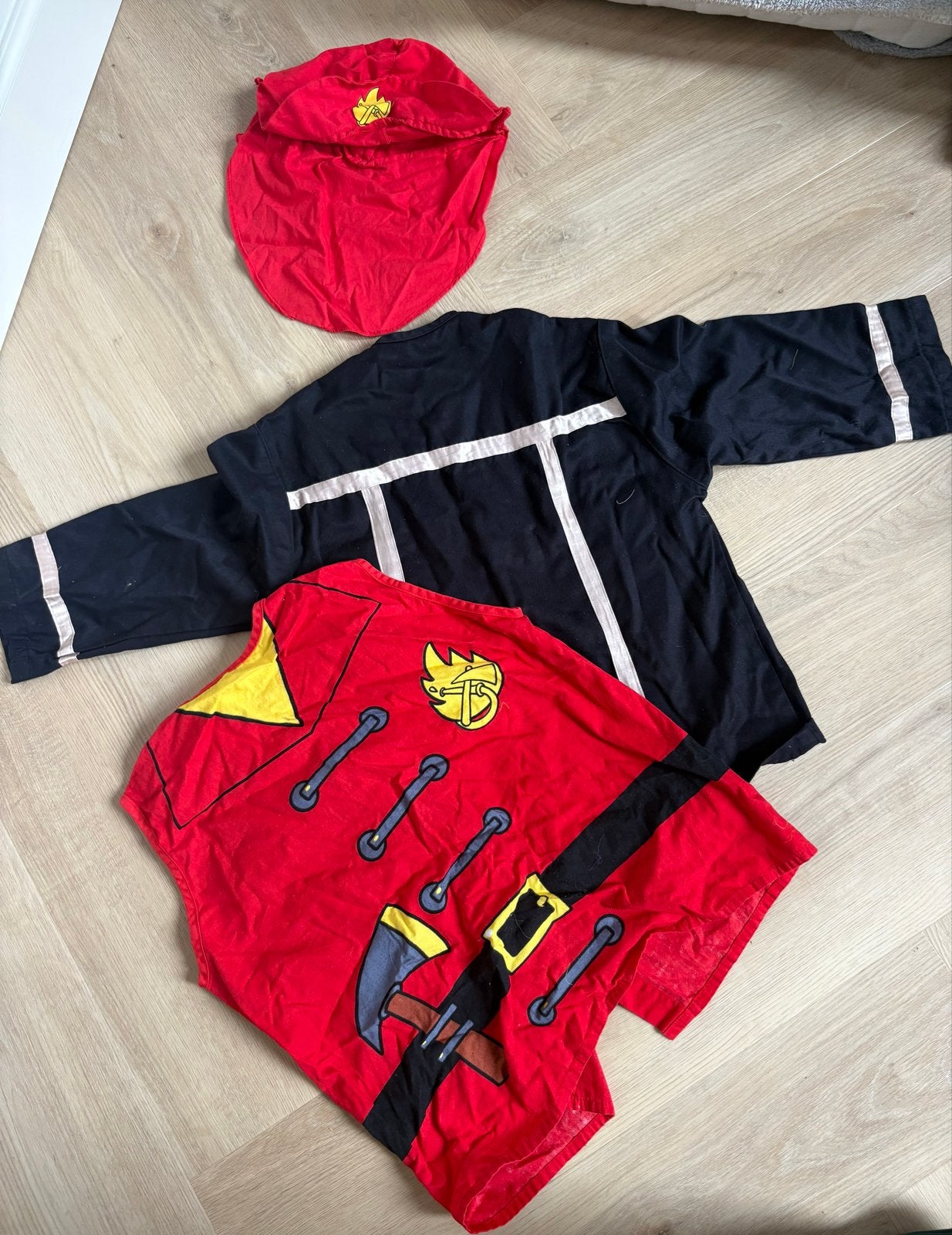 Brandweerman Sam verkleedset - compleet met hoed, Kinderen en Baby's, Carnavalskleding en Verkleedspullen, Ophalen of Verzenden