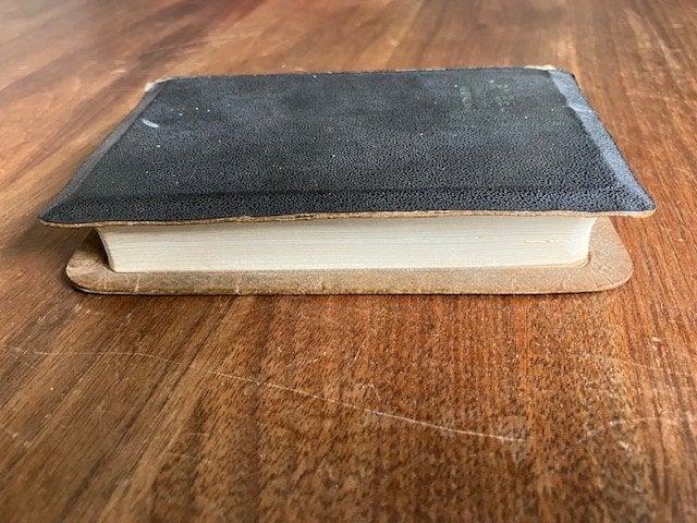 Bijbel Zakbijbeltje Jongbloed uit 1952, Antiek en Kunst, Ophalen of Verzenden