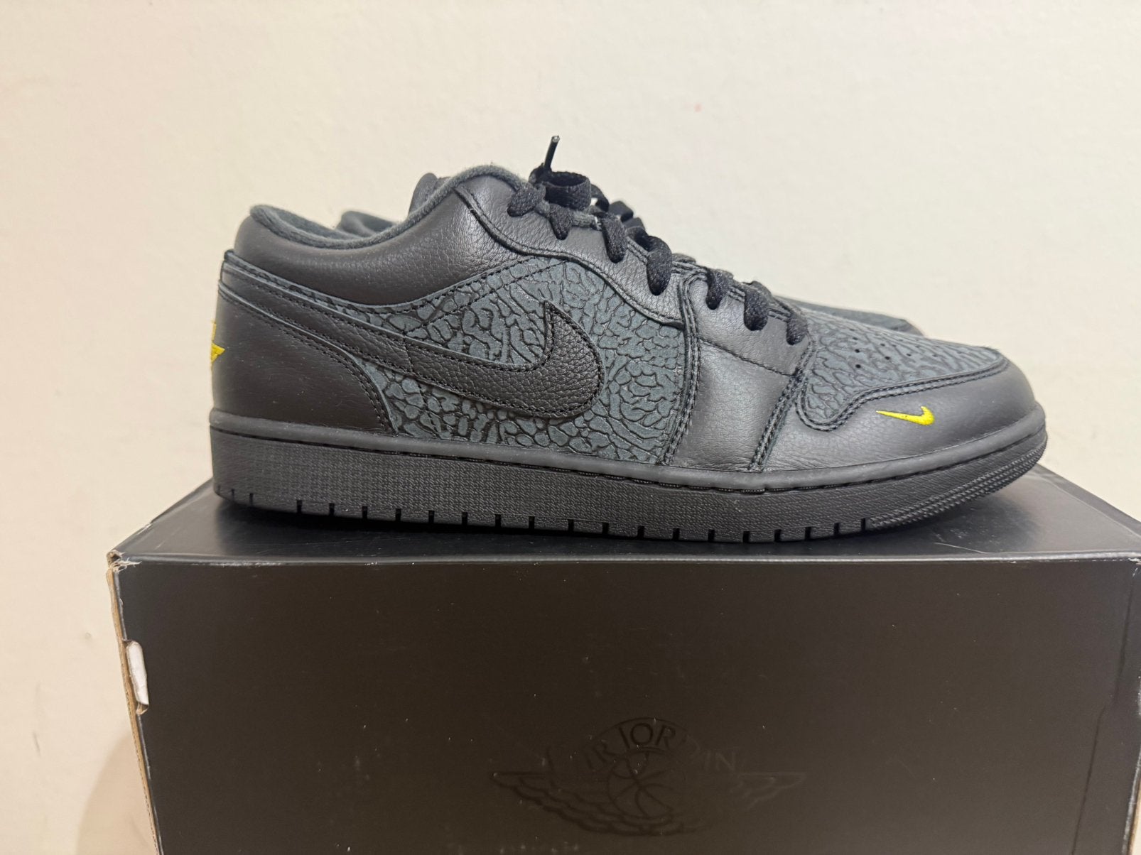 Te koop nieuwe Nike Air Jordan 1 Low Se maat 46, Postlaan 3, Nieuw, Ophalen of Verzenden, Nike