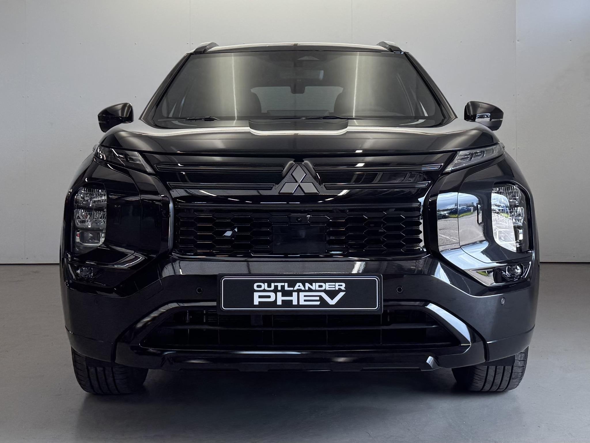 Mitsubishi Outlander 2.4 PHEV Black Edition | Actieprijs | N, Auto's, Automaat, Outlander, 4 cilinders, Zwart