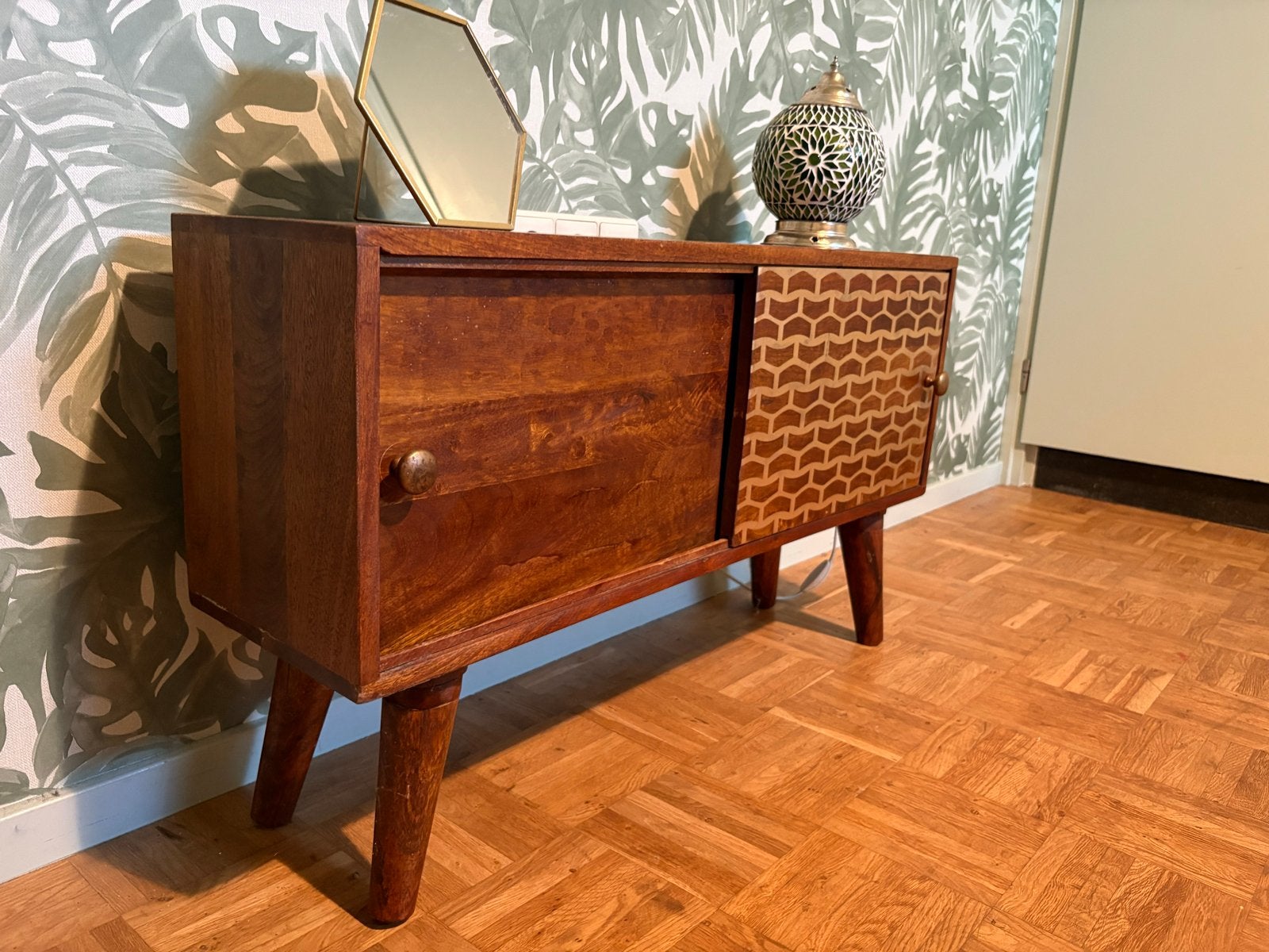 Vintage dressoir met schuifdeur en patroon, Ophalen, Gebruikt, 100 tot 150 cm, 25 tot 50 cm