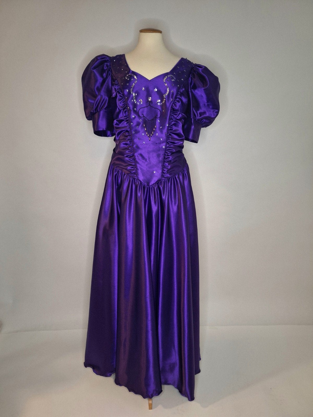 Prachtige paarse galajurk met veel details, maat 44/XL, Paars, Maat 46/48 (XL) of groter, Ophalen of Verzenden, Gedragen