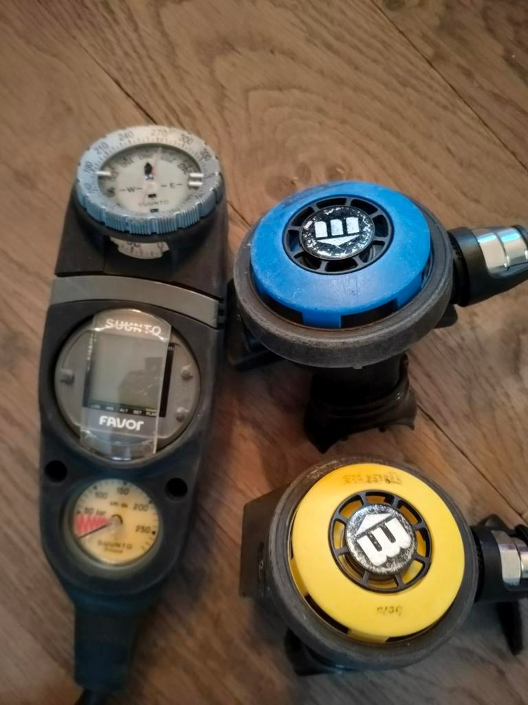 Duikcomputer Suunto Favor en 2 duikregelaars, Ophalen of Verzenden, Gebruikt, Duikcomputer
