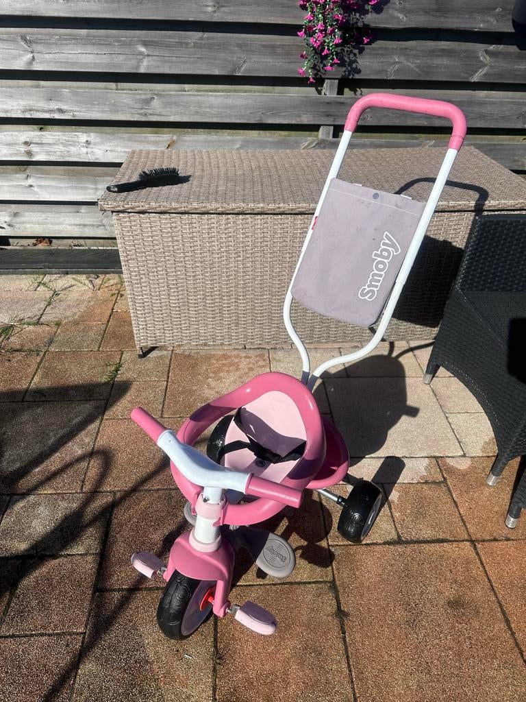 Roze Smoby driewieler met duwstang, Fietsen en Brommers, Fietsen | Driewielers, Ophalen, Gebruikt, Duwstang