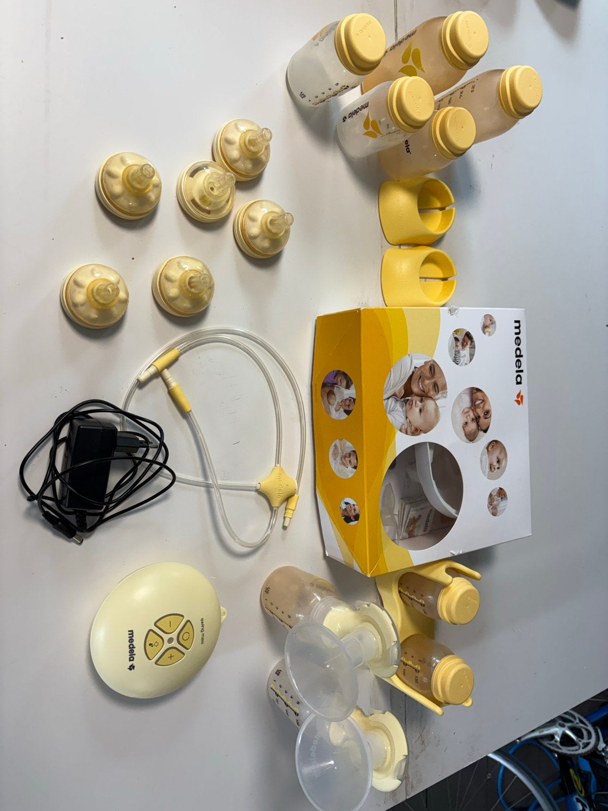 Medela Swing Maxi dubbele borstkolf met accessoires, Ophalen of Verzenden, Gebruikt