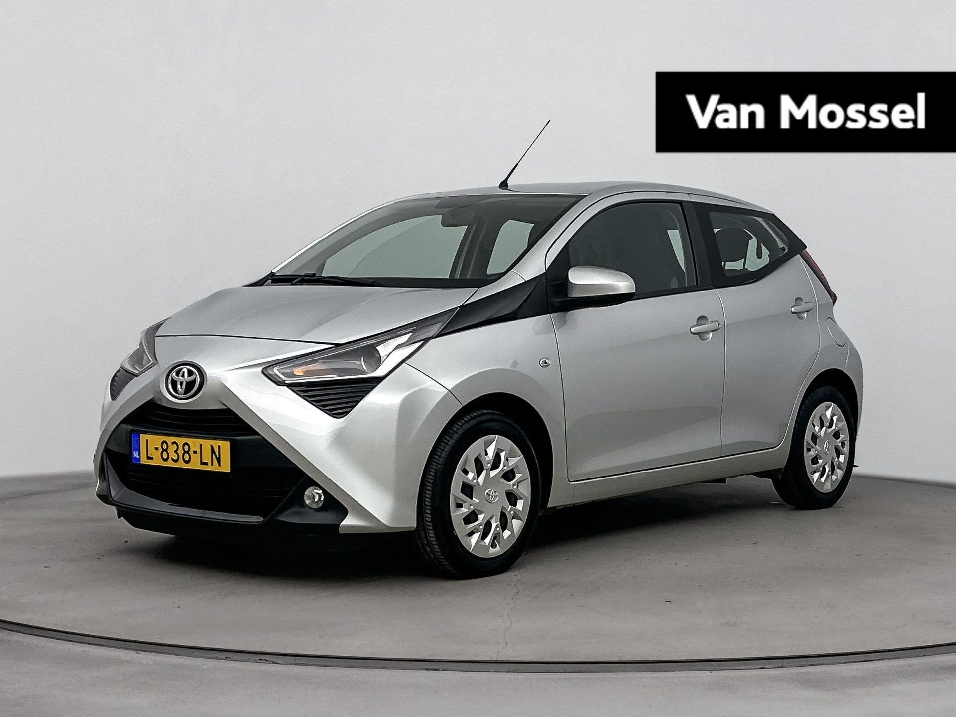 Toyota Aygo 1.0 VVT-i x-otic | Automaat | Multimedia Scherm, Gebruikt, Euro 6, 4 stoelen, Leder en Stof