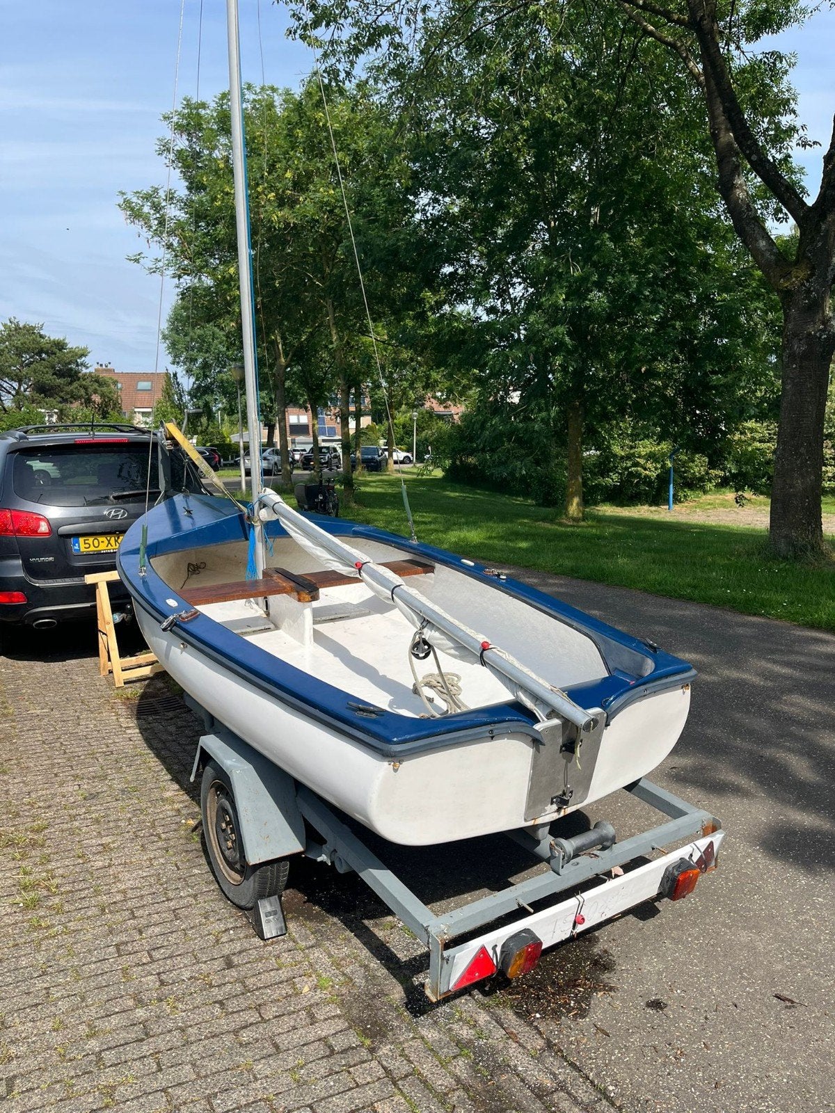 Leuk 2-mans zwaardbootje met trailer en nieuwe fok, Watersport en Boten, Open zeilboten, Ophalen