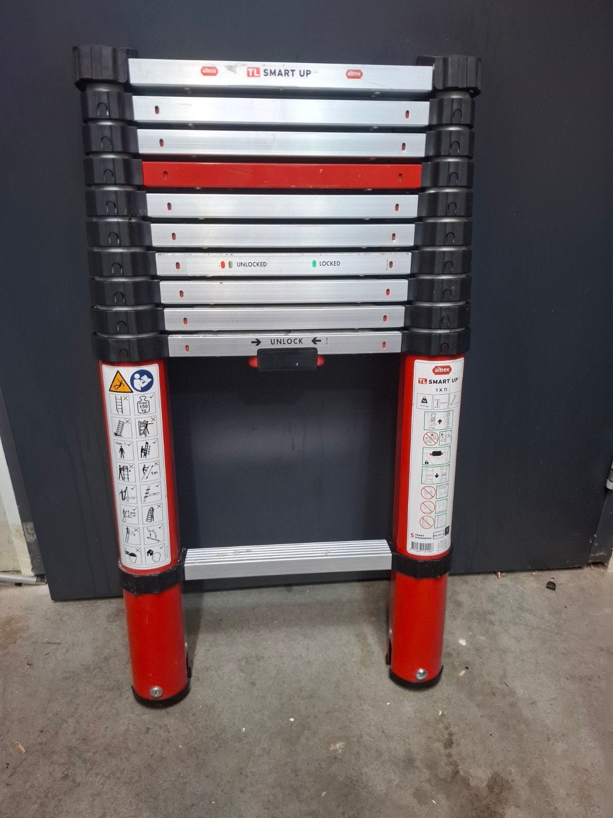 Altrex uitschuifladder 11 treden - 322cm lang, Doe-het-zelf en Verbouw, Ophalen of Verzenden, Zo goed als nieuw, Ladder, Opvouwbaar of Inschuifbaar