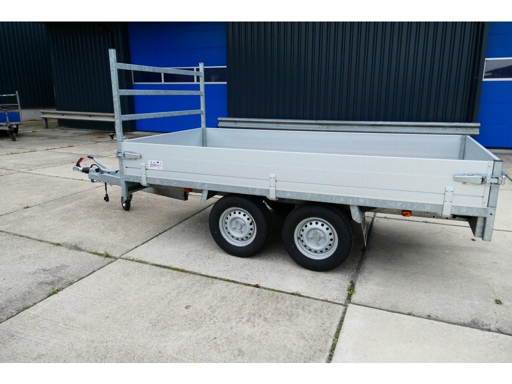 Bij Eemsned een Anssems Plateauwagen afm 305 x 153, Gebruikt