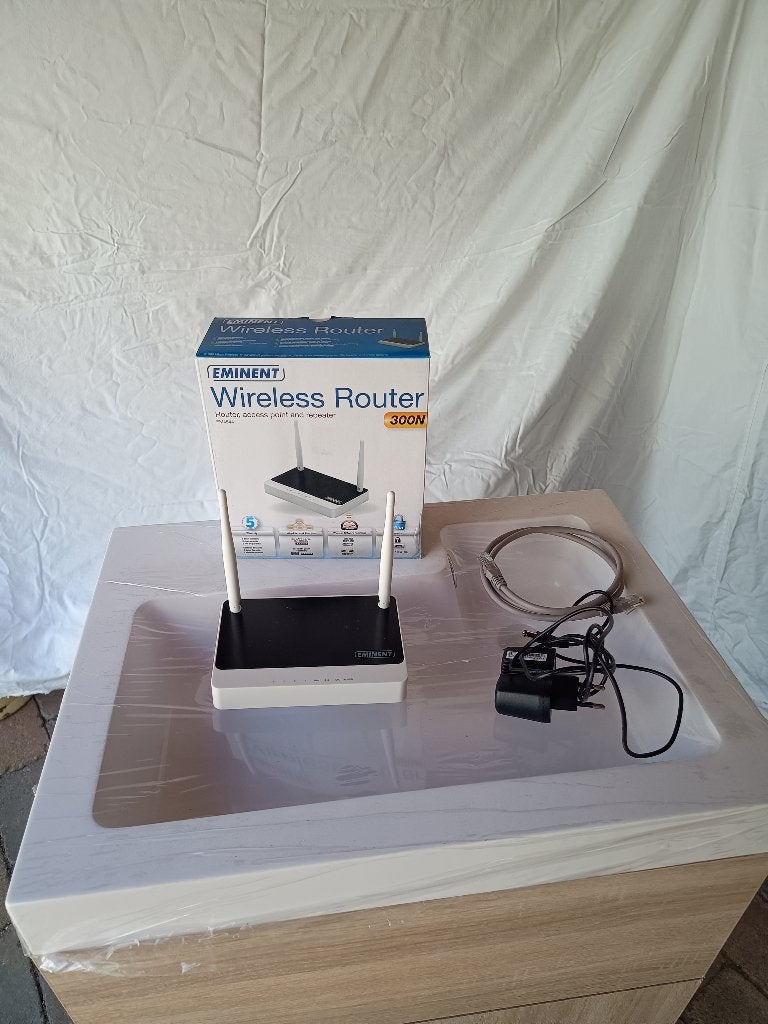 router, Ophalen of Verzenden, Zo goed als nieuw, Router, Eminent