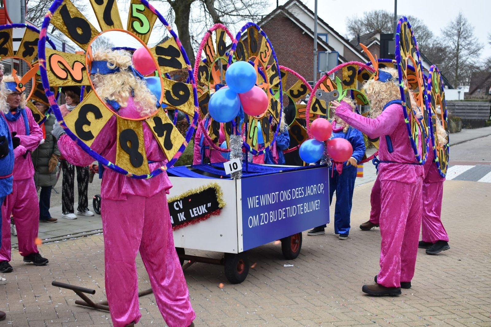Kleurrijke Loopgroep Carnaval: Wie windt ons op?, Kleding | Dames, Ophalen, Carnaval, Maat 42/44 (L), Kleding