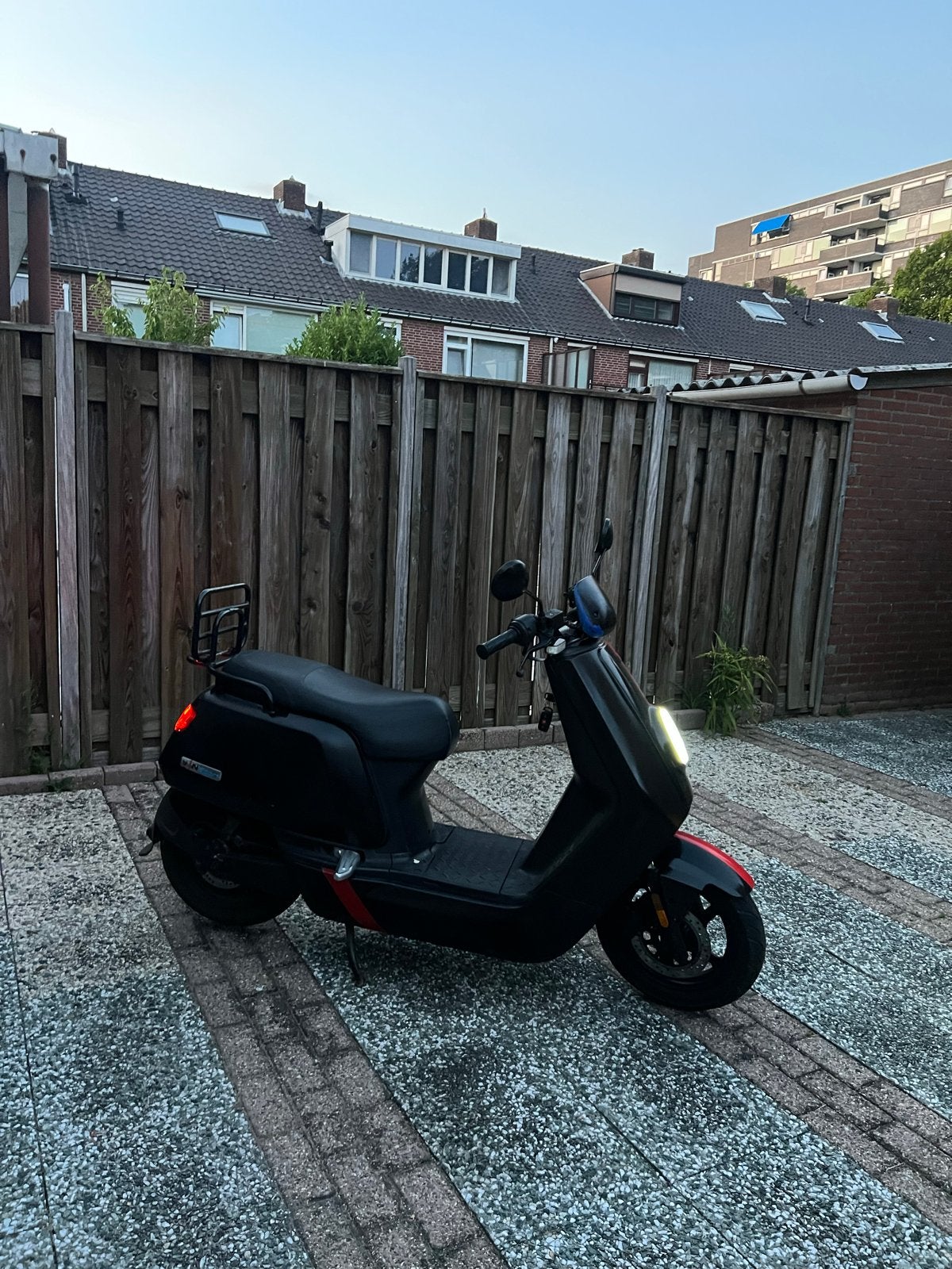 Niu NQi Sport Elektrische Scooter - Need gone Today, Fietsen en Brommers, Brommers | Derbi, Ophalen, Zo goed als nieuw