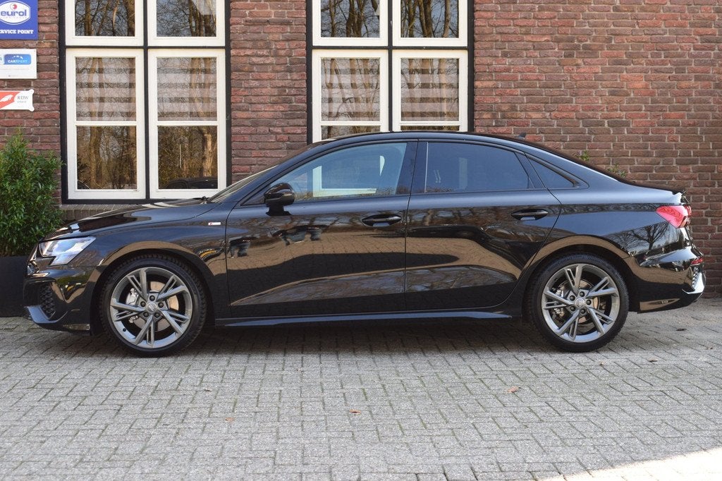 Audi A3 Limousine 35 TFSI S-tronic S Edition One | S line ex, 4 cilinders, Zwart, Bedrijf, 690 kg