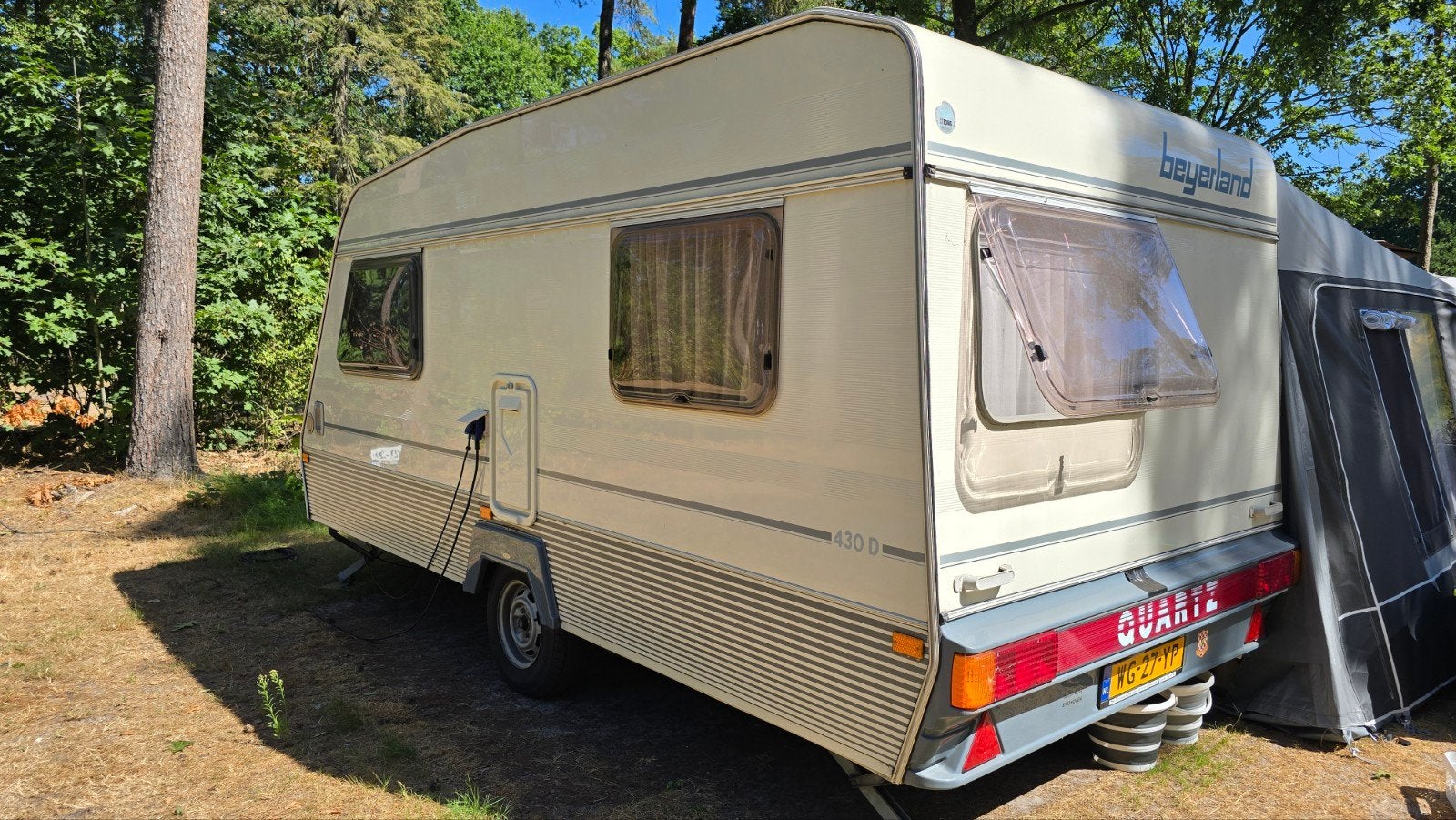 Beyerland Quartz 430 D

Te koop aangeboden:, Caravans en Kamperen, Caravans, Disselslot, Omvormbare zithoek, Treinzit, 750 - 1000 kg
