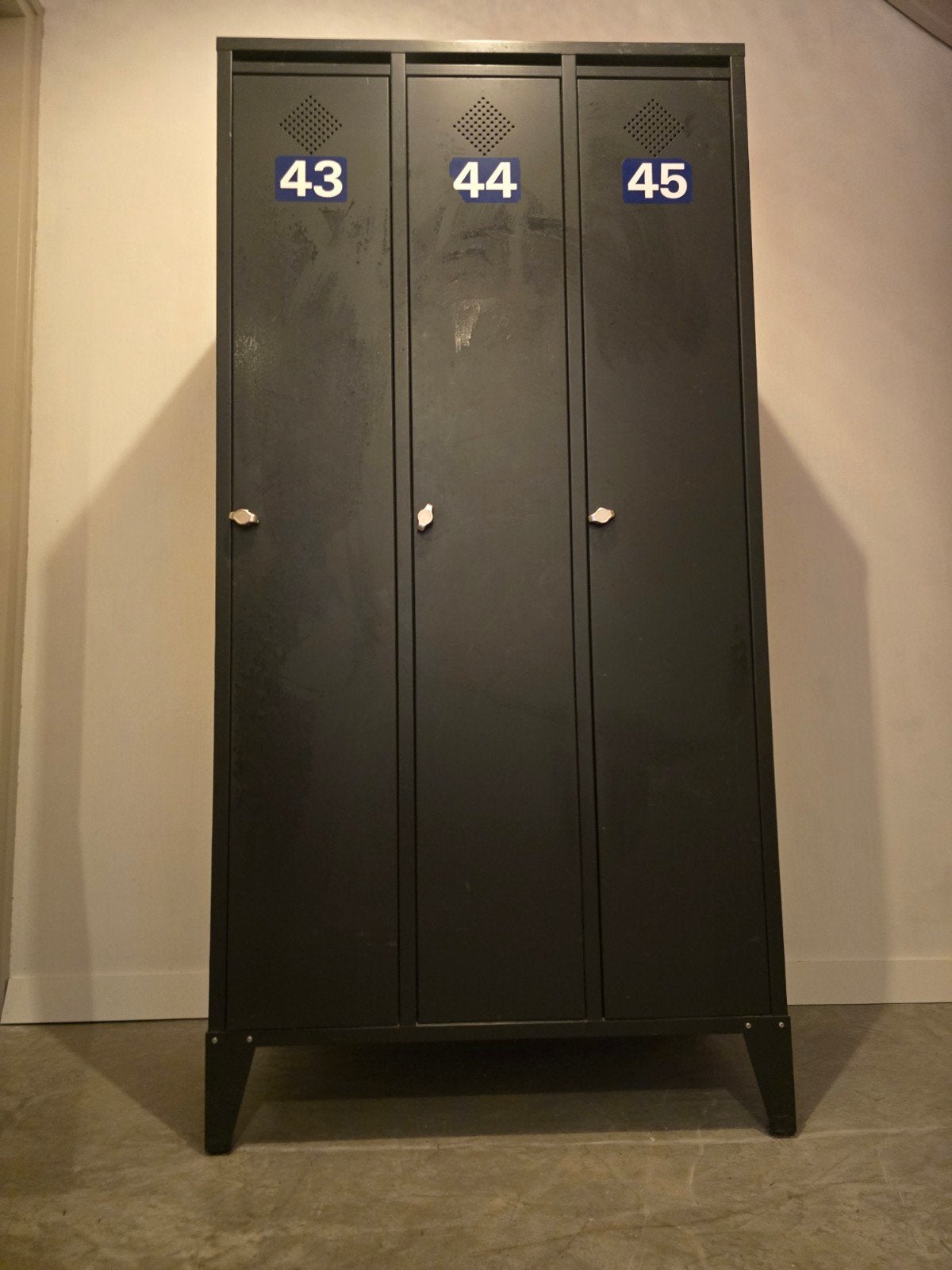 Vintage metalen locker met 3 deuren - Industrieel design, Huis en Inrichting, Ophalen, Gebruikt, Industrieel