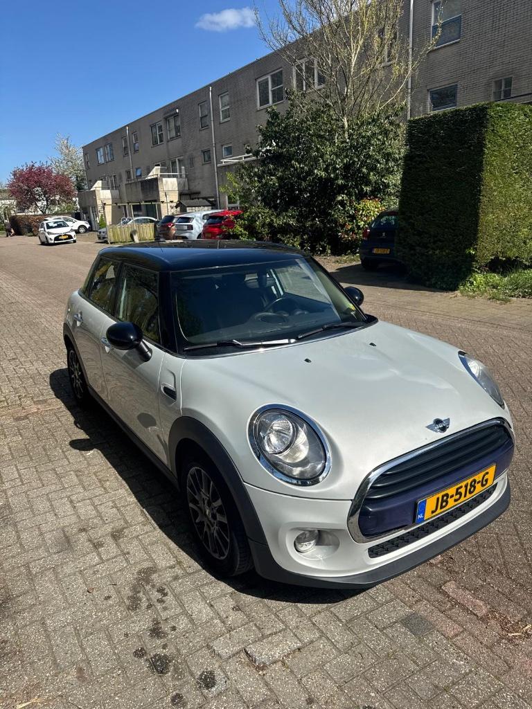 MINI Cooper 5-deurs 1.5 136pk 2016 Wit, Auto's, Mini, Particulier, Cooper, Airbags, Airconditioning, Bluetooth, Boordcomputer