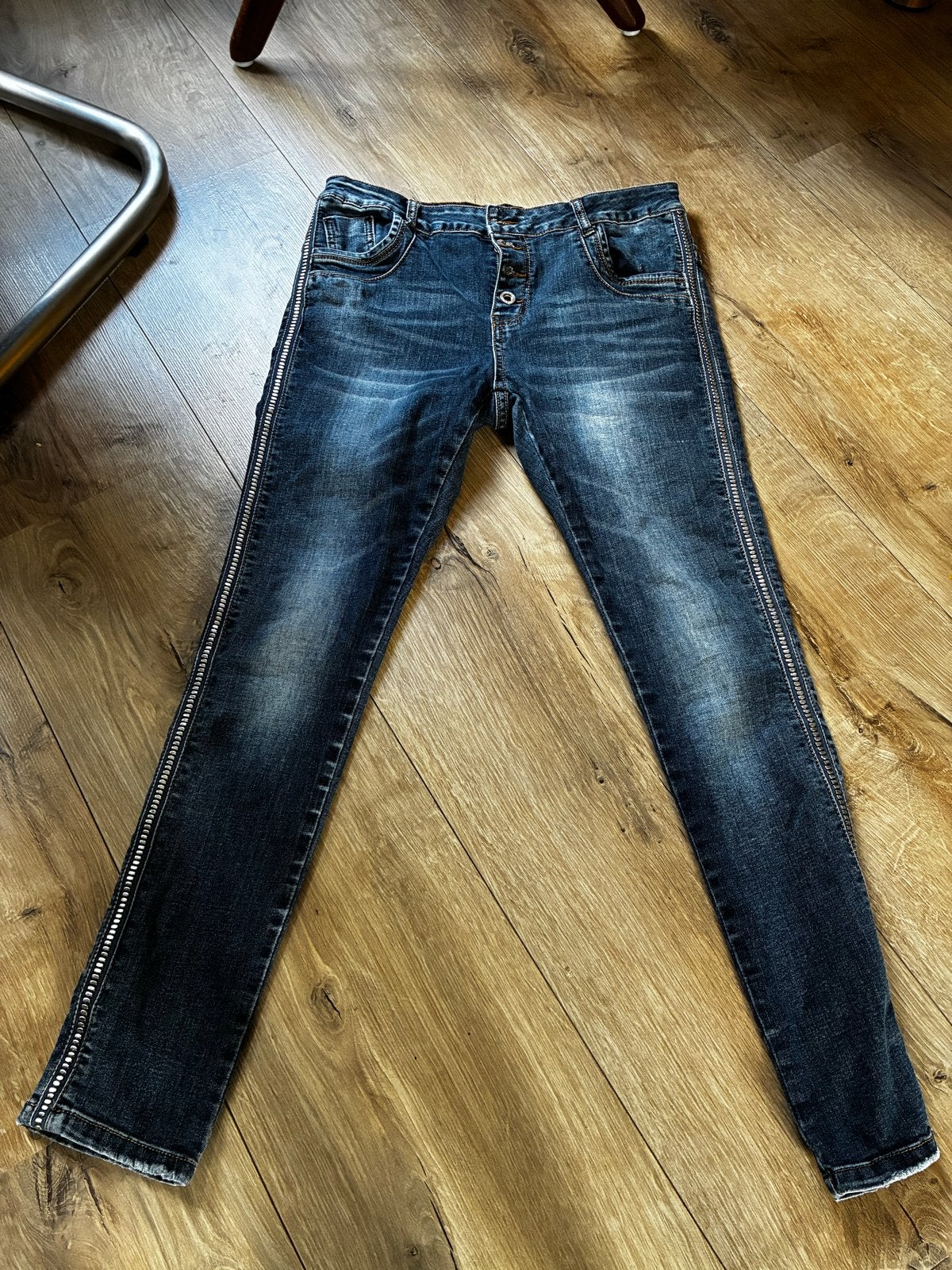 Jewelly Jeans Maat M/38 - Donkerblauw met Sterdetail, Ophalen of Verzenden, Zo goed als nieuw, Blauw, W30 - W32 (confectie 38/40)