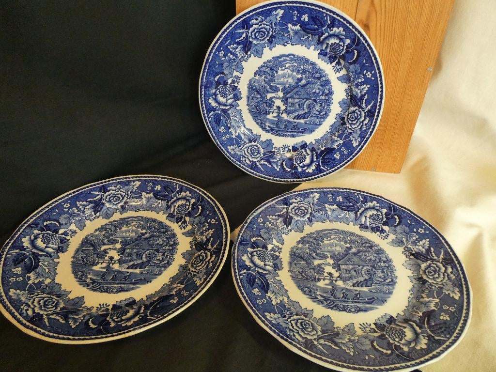 Arabia Finland porselein Suomi 3 platte borden, Huis en Inrichting, Keuken | Servies, Gebruikt, Ophalen of Verzenden, Bord(en)
