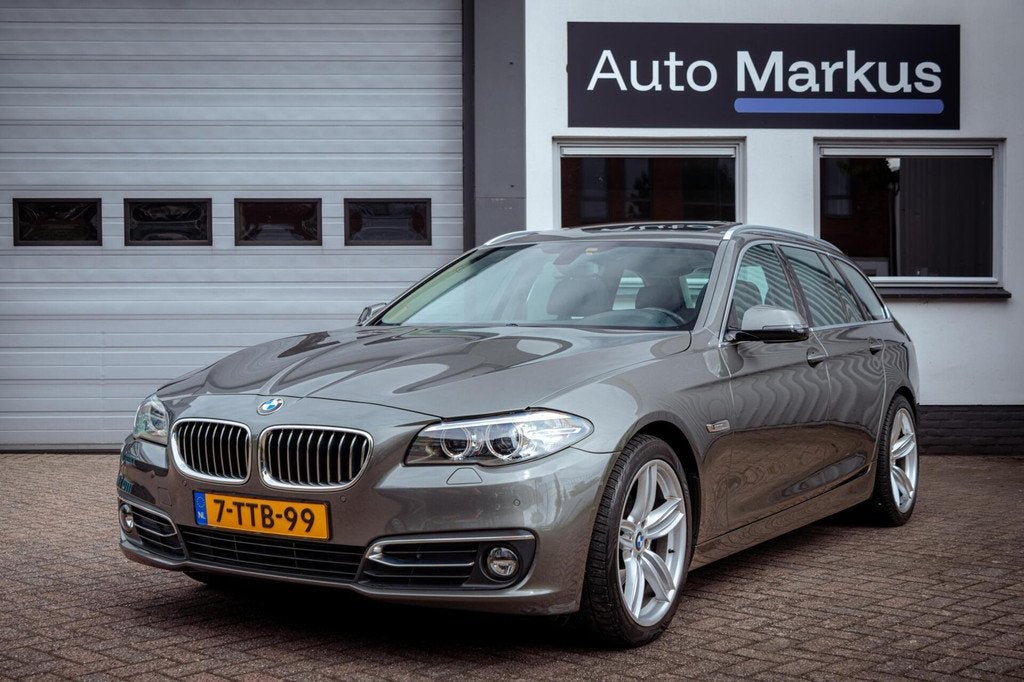 BMW 5-serie Touring 520i Luxury Line|Pano|Memory|Virtual|Cam, Auto's, Automaat, Achterwielaandrijving, Gebruikt, Euro 6